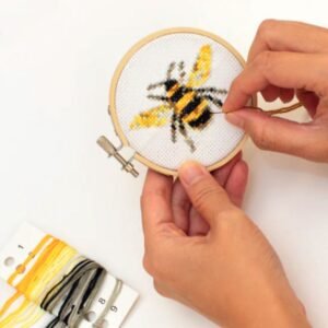 MINI KIT DE BRODERIE ABEILLE