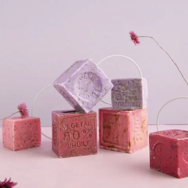 SAVON DE MARSEILLE PARFUMÉ (CUBE 150g) – Image 2